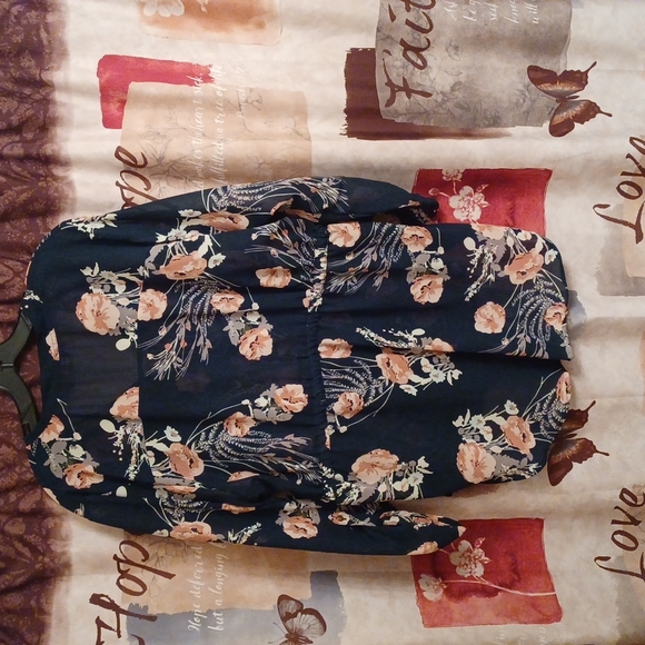 Hi/Lo Floral Print Blouse - Picture 2 of 3